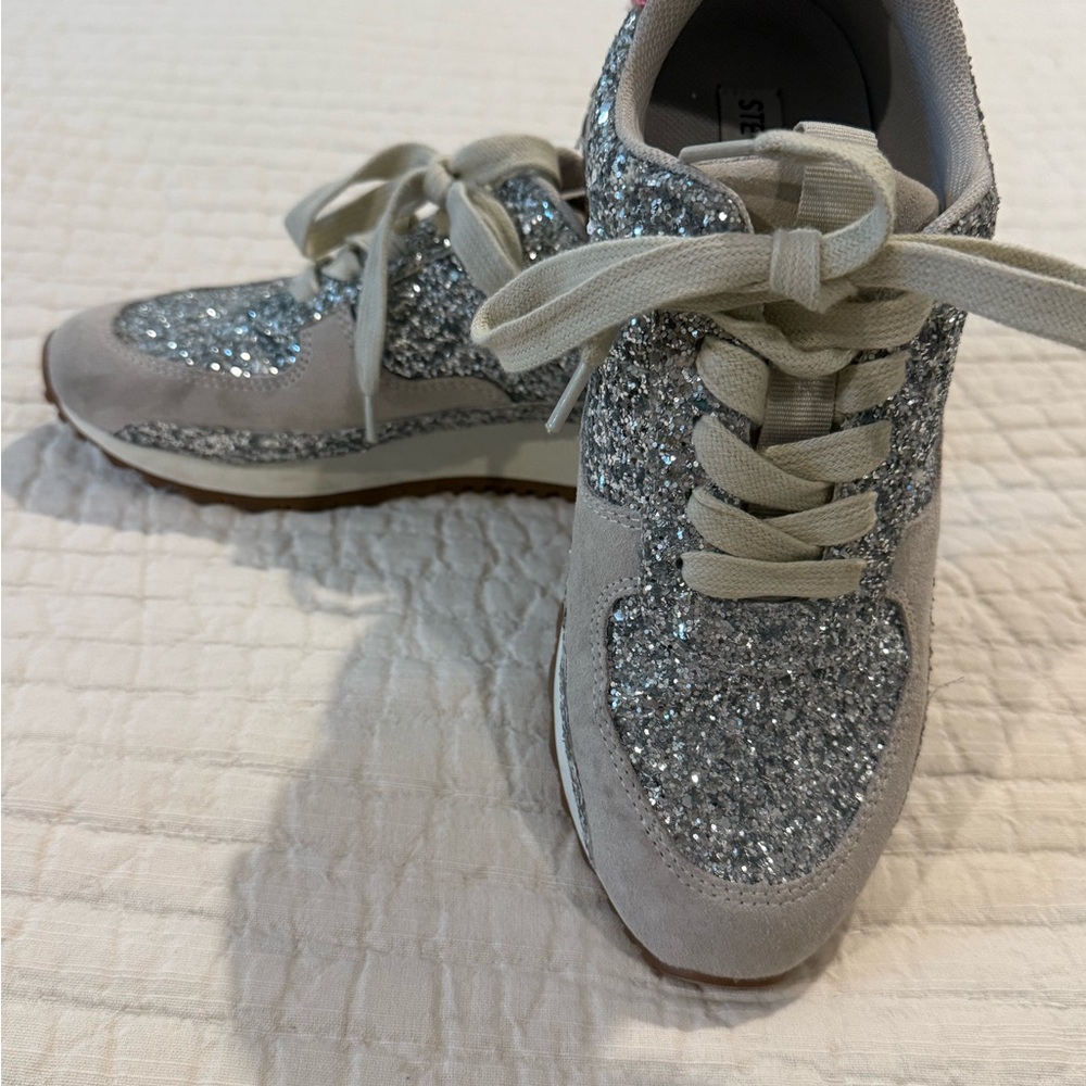 Steve Madden Silver and Cream Glitter Sneakers